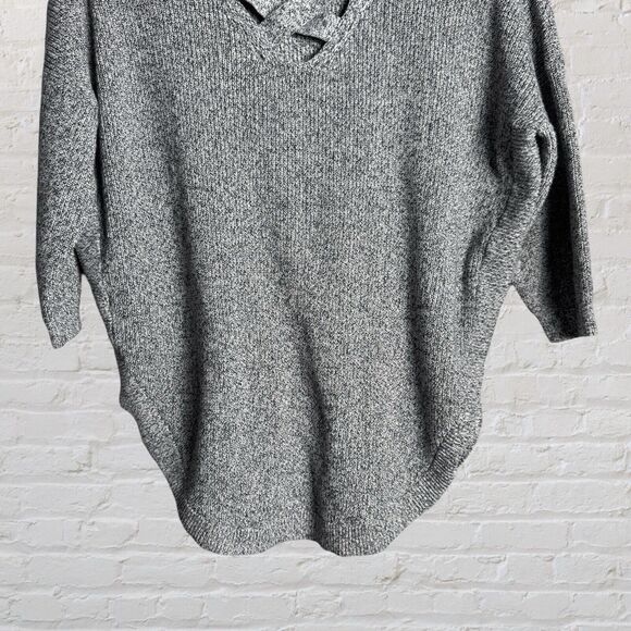 Express 3/4 Sleeve Boxy Curved Hem Knit Sweater Top Womens Size Medium Gray - Picture 3 of 8